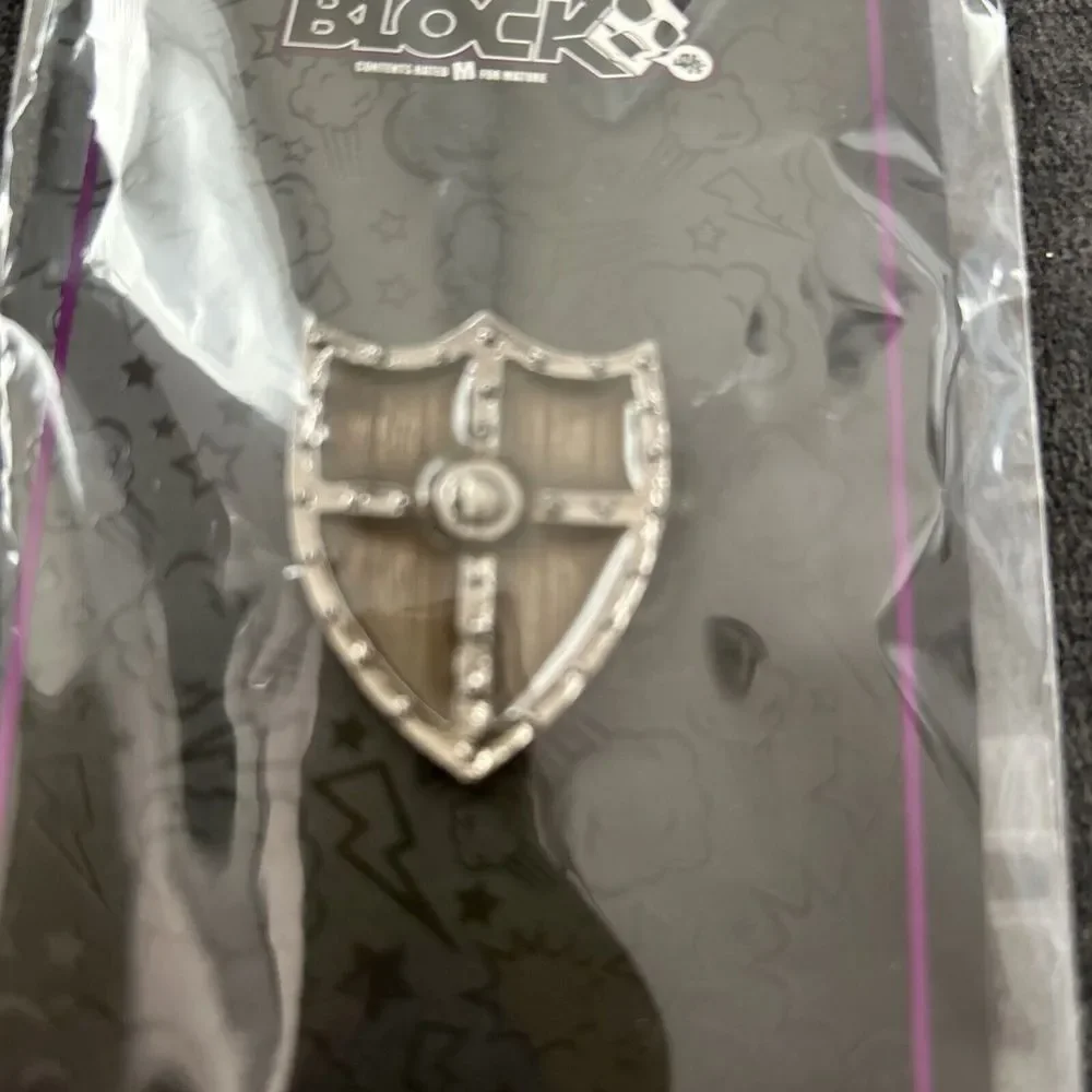Nerd Block‎ Gamer Block Exclusive Medieval Wooden Shield Collectible Pin
